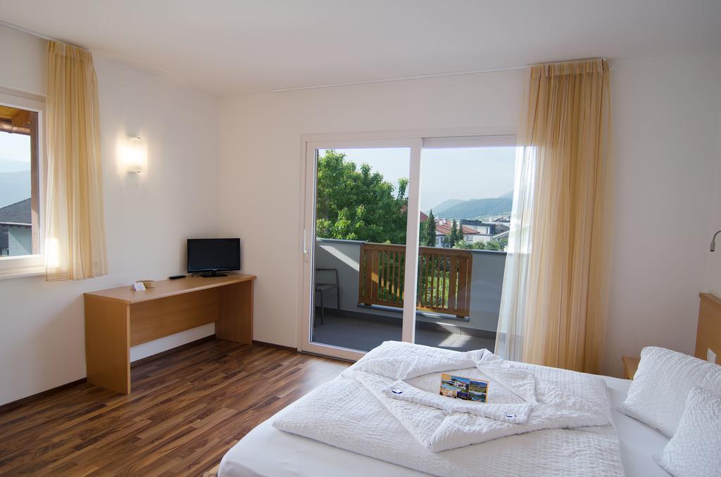 Garni Hotel Peterlinhof Caldaro Δωμάτιο φωτογραφία