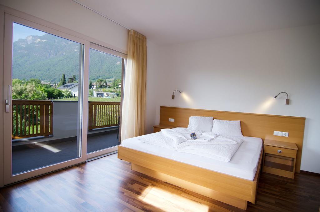 Garni Hotel Peterlinhof Caldaro Δωμάτιο φωτογραφία