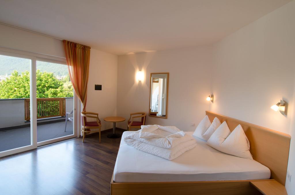 Garni Hotel Peterlinhof Caldaro Δωμάτιο φωτογραφία