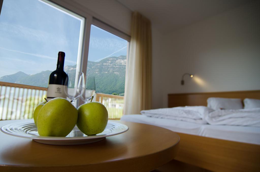 Garni Hotel Peterlinhof Caldaro Δωμάτιο φωτογραφία