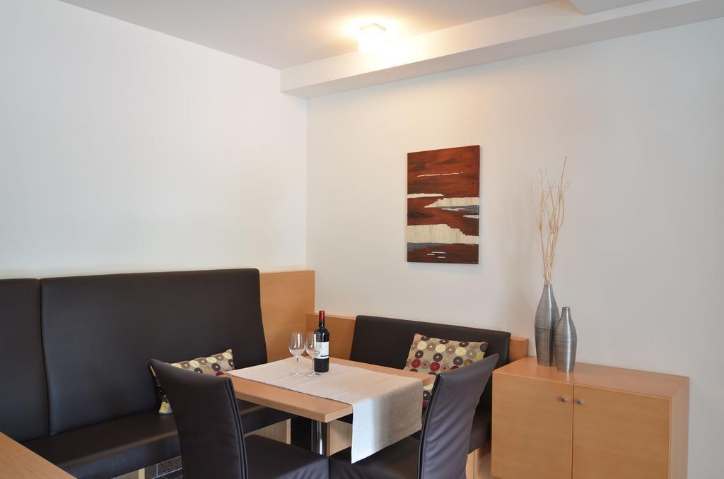 Garni Hotel Peterlinhof Caldaro Εξωτερικό φωτογραφία