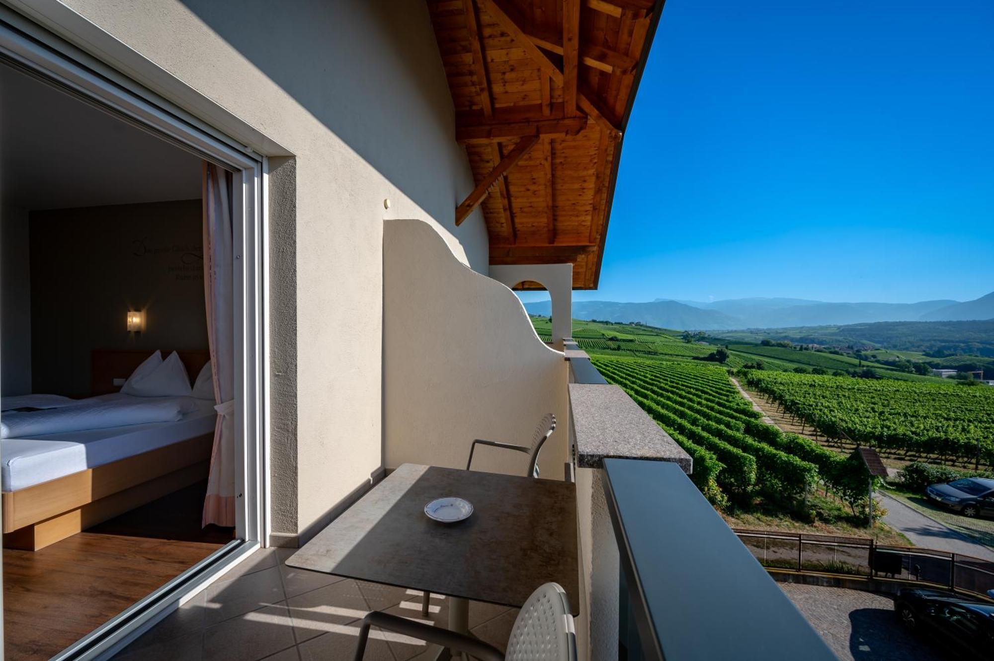 Garni Hotel Peterlinhof Caldaro Εξωτερικό φωτογραφία