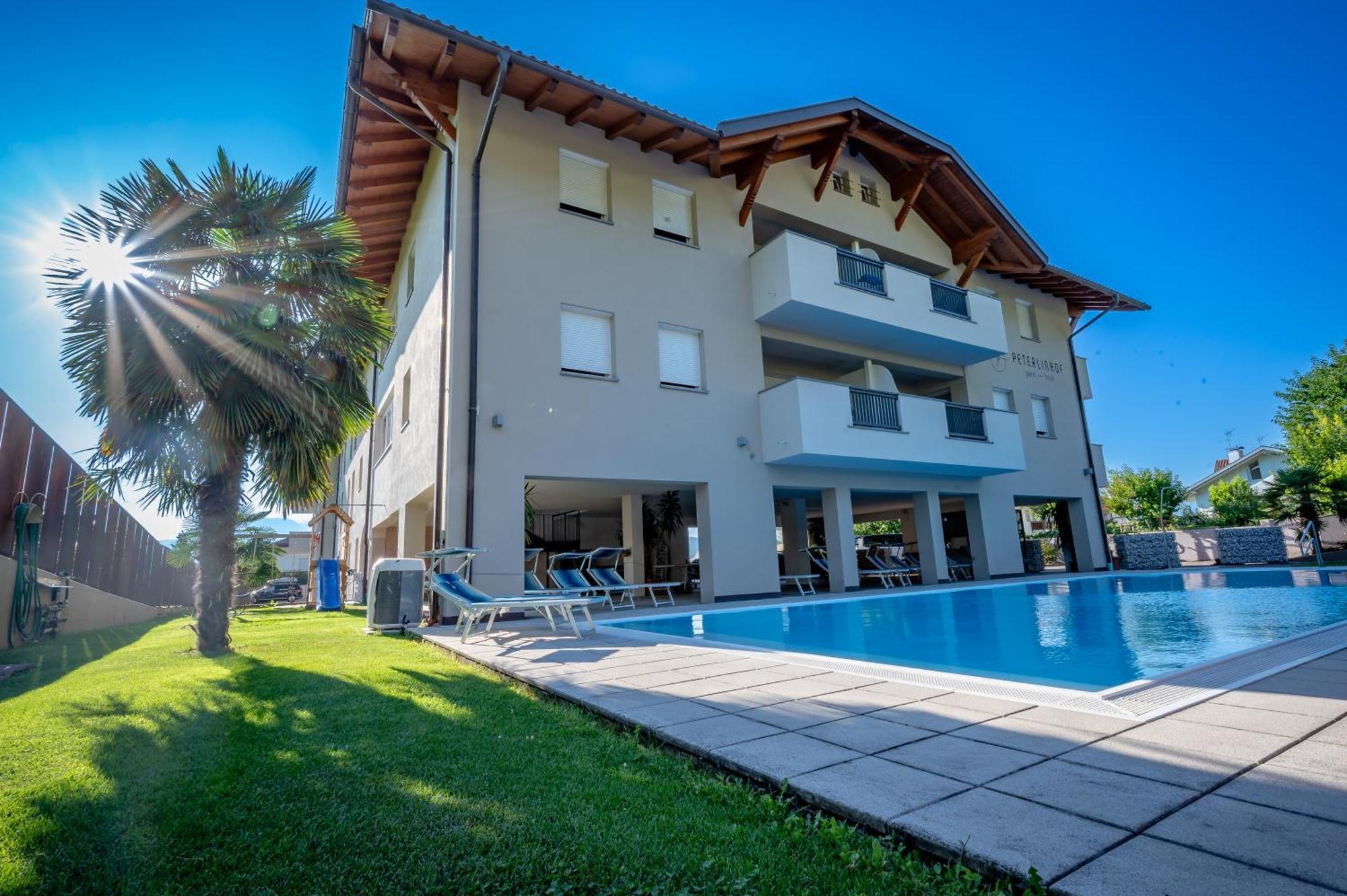 Garni Hotel Peterlinhof Caldaro Εξωτερικό φωτογραφία